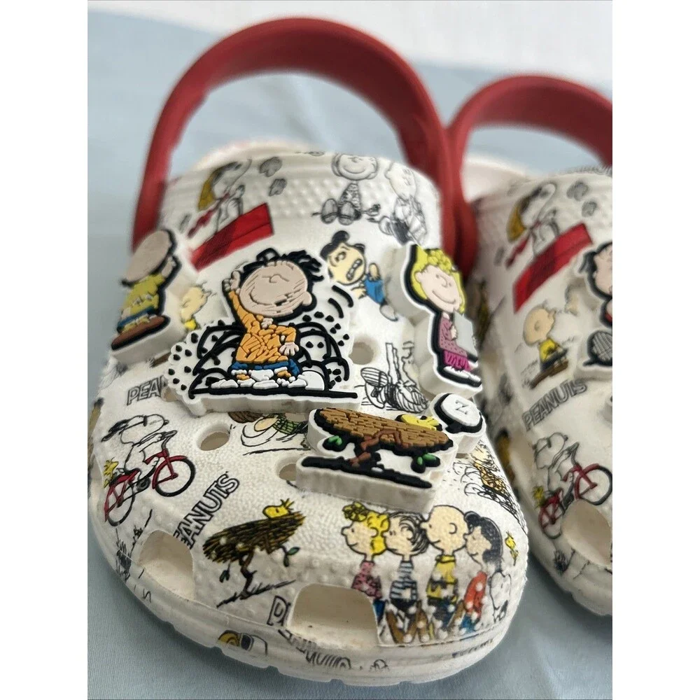 Peanuts Snoopy Graphic Print Kids Classic Crocs W/ Jibbitz Charms Sz US 8